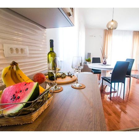 Olive Tree Apartment Подстрана Екстериор снимка